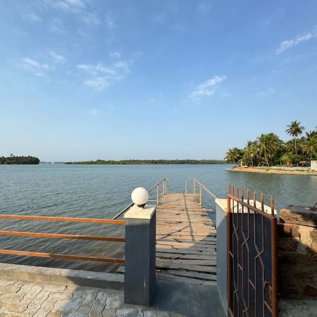 The Glasswater By The Backwater Homestay Kalyanpur ภายนอก รูปภาพ