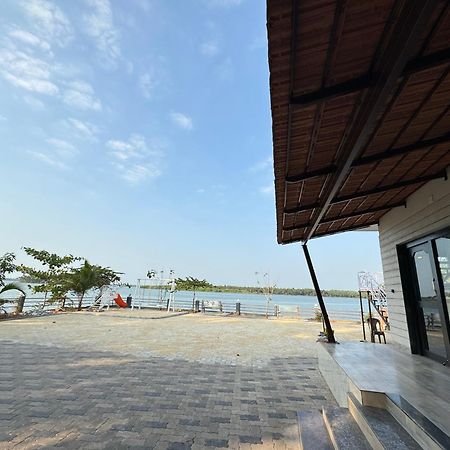 The Glasswater By The Backwater Homestay Kalyanpur ภายนอก รูปภาพ