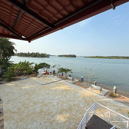 The Glasswater By The Backwater Homestay Kalyanpur ภายนอก รูปภาพ