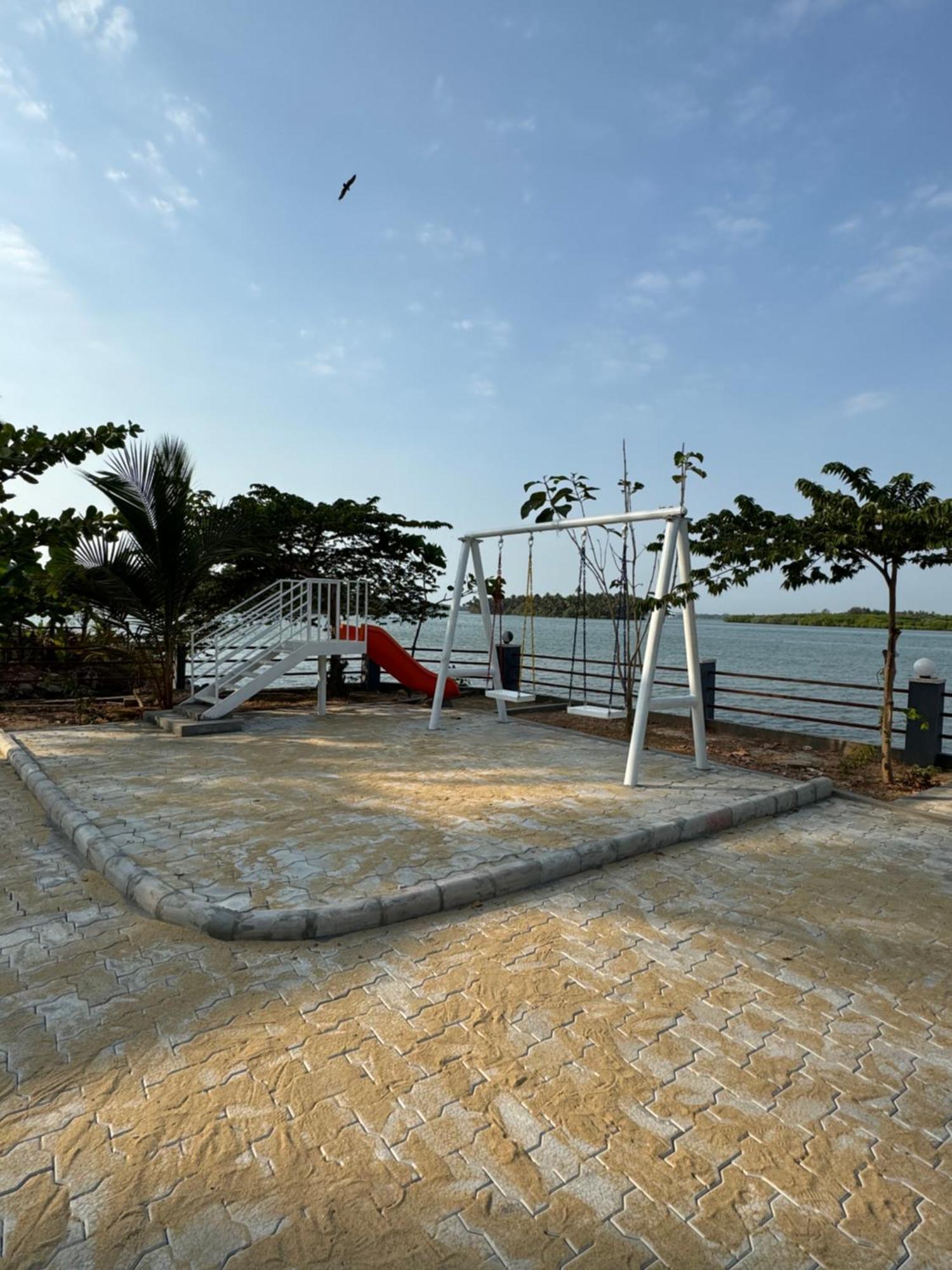 The Glasswater By The Backwater Homestay Kalyanpur ภายนอก รูปภาพ