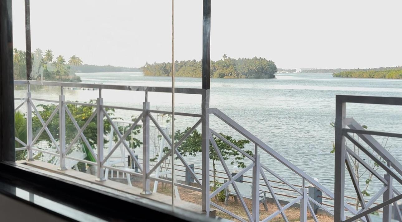 The Glasswater By The Backwater Homestay Kalyanpur ภายนอก รูปภาพ